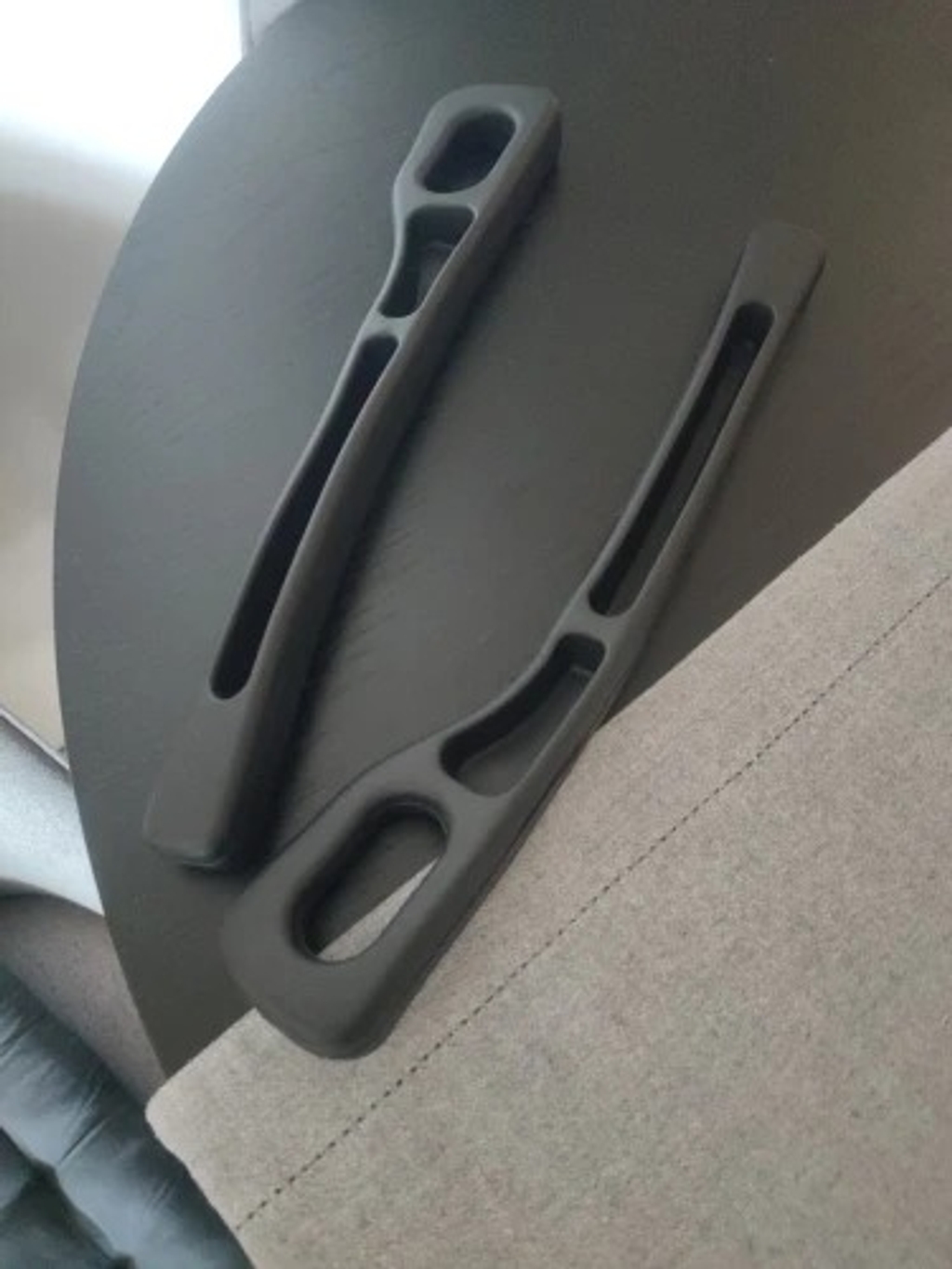 🔥Last Day 50% OFF🔥Universal Car Seat Gap Filler Strip – Anti-Drop Pad with Seatbelt Slot